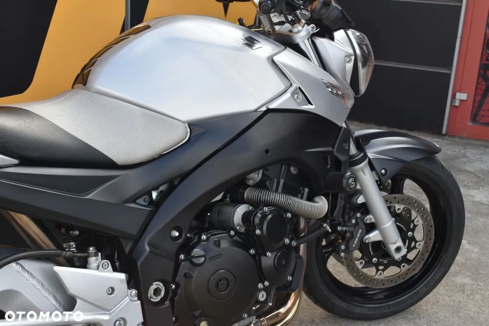 Suzuki GSR - 30