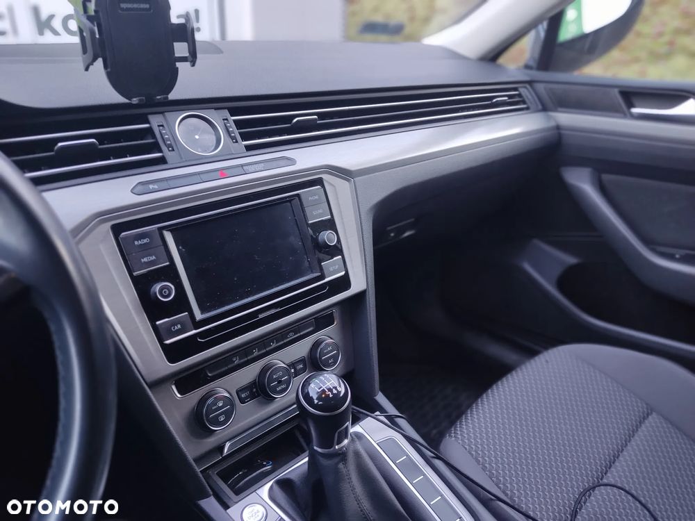 Volkswagen Passat 2.0 TDI BMT Trendline - 11
