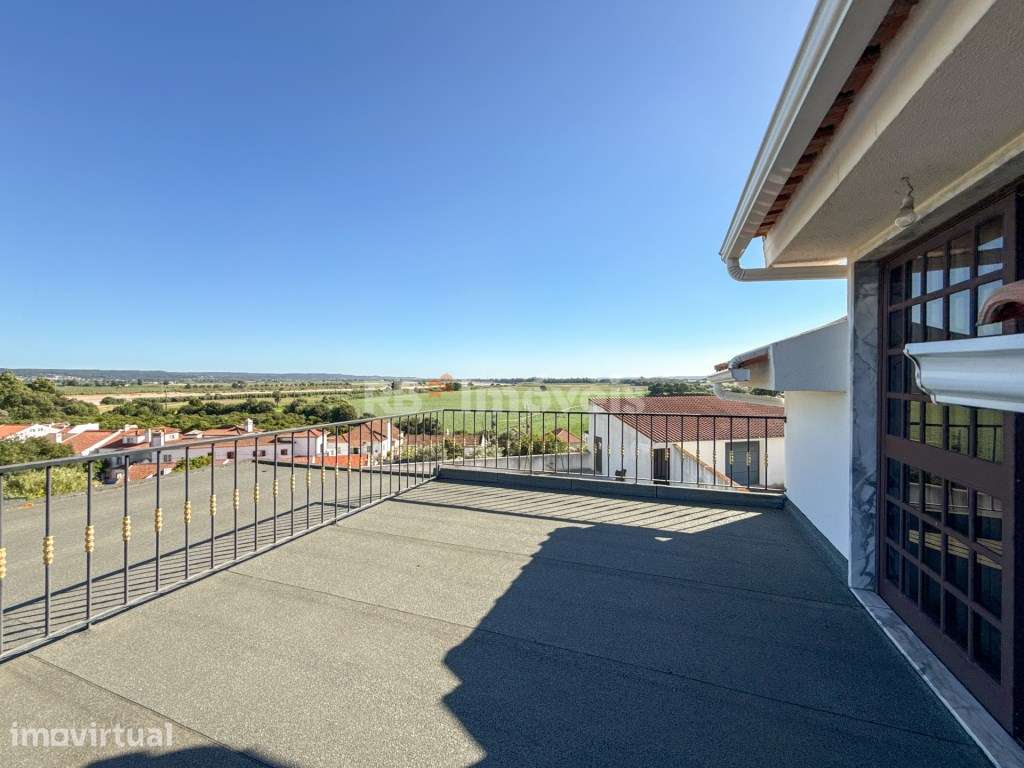 Moradia T4+2 com Piscina, 3 Garagens e Vista Deslumbrante para o Ri... - Grande imagem: 3/50