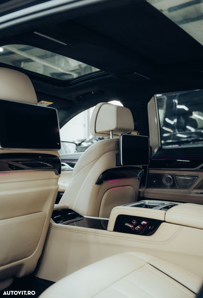 BMW M7 M760Li xDrive - 12