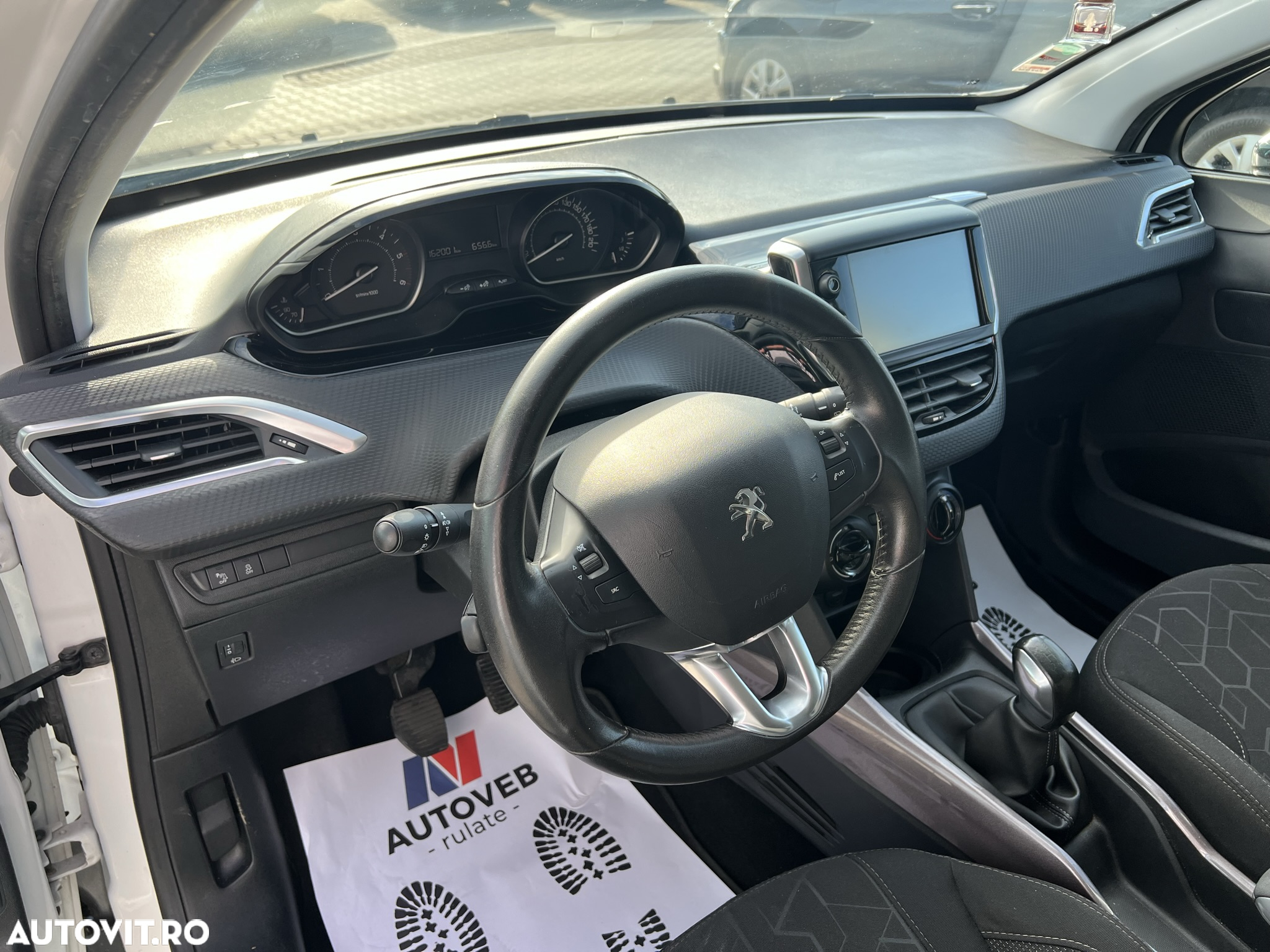 Peugeot 2008 - 11
