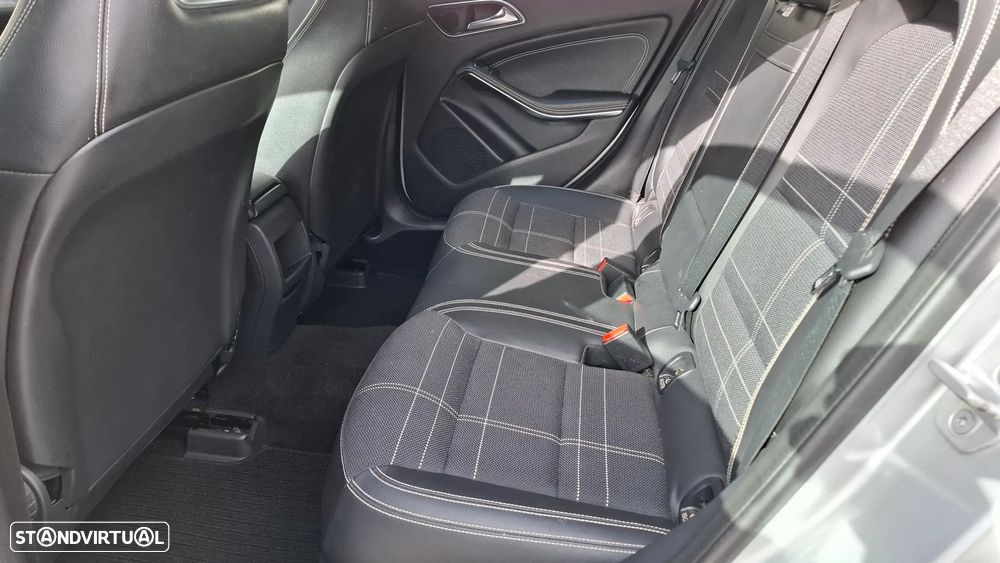 Mercedes-Benz A 180 CDI (BlueEFFICIENCY) Urban - 12