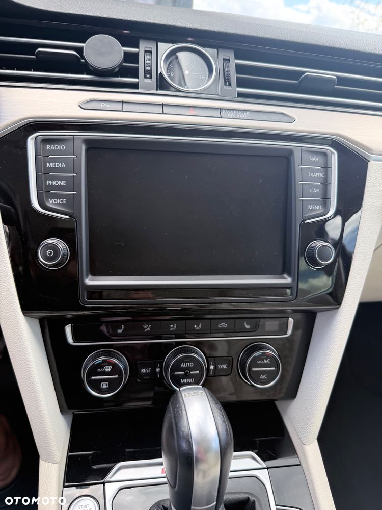 Volkswagen Passat - 25
