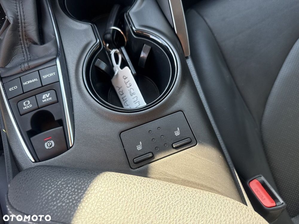 Toyota Camry 2.5 Hybrid Comfort CVT - 22