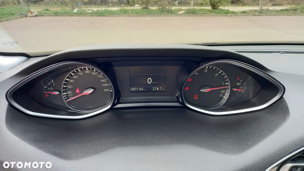 Peugeot 308 1.6 BlueHDi Allure S&S - 25