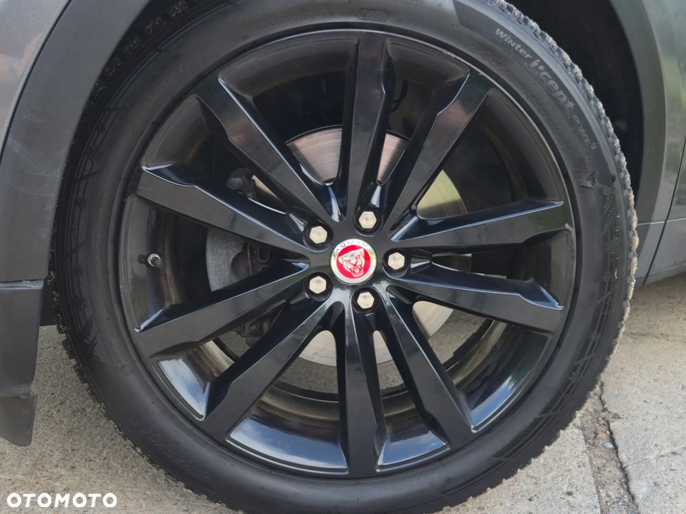 Jaguar E-Pace 2.0 i4D AWD R-Dynamic - 12