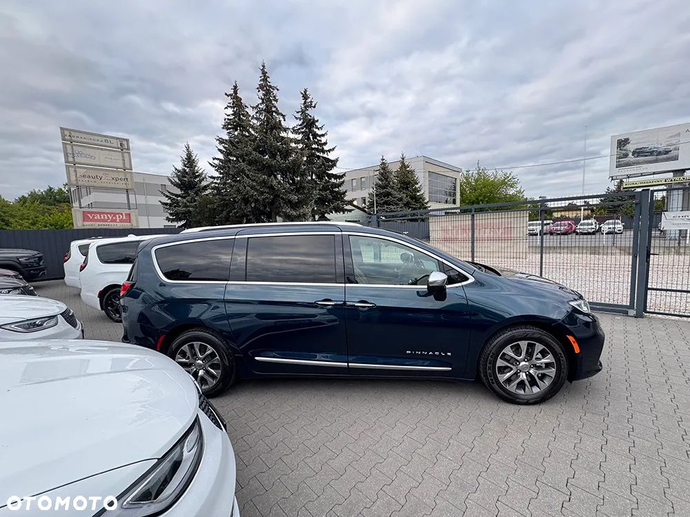 Chrysler Pacifica - 4