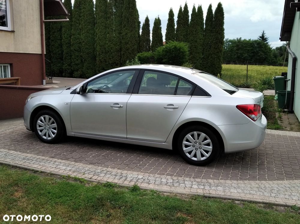 Chevrolet Cruze 1.6 LT - 11
