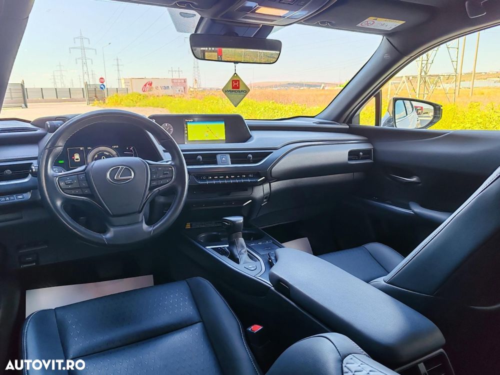 Lexus UX 250h (E-FOUR) Executive Line - 11