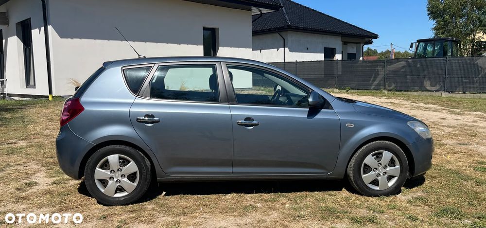 Kia Ceed 1.4 CVVT Attract - 4