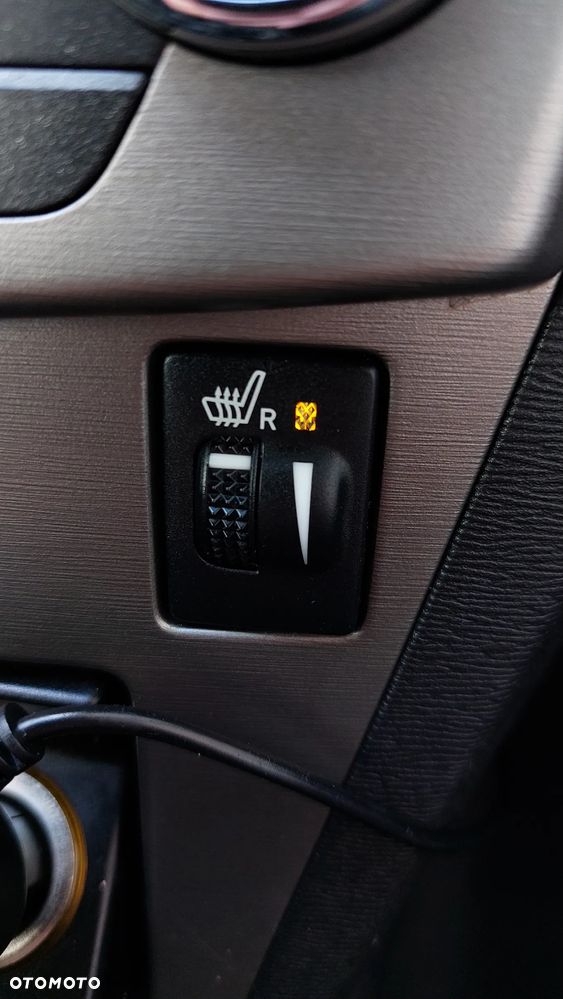 Toyota Avensis 1.8 Sol plus NAVI - 32