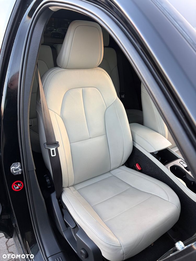 Volvo XC 40 T5 AWD Momentum - 28