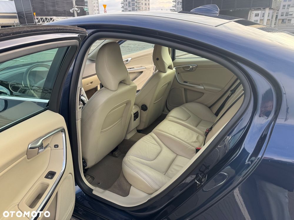 Volvo S60 T4 Momentum - 13