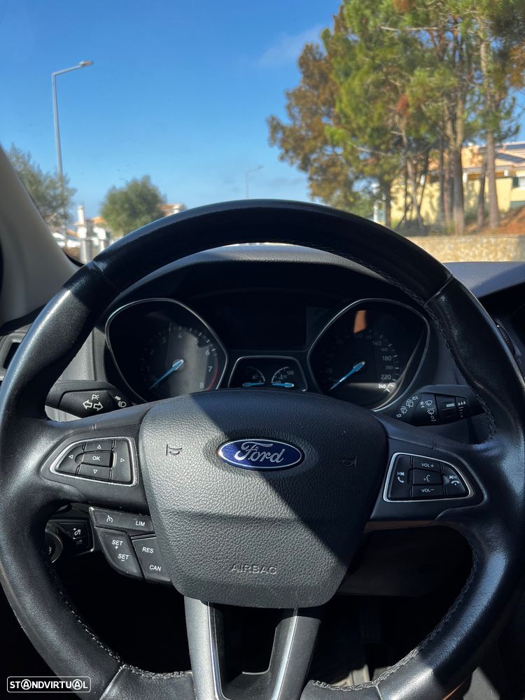 Ford Focus SW 1.0 EcoBoost ST-Line - 48