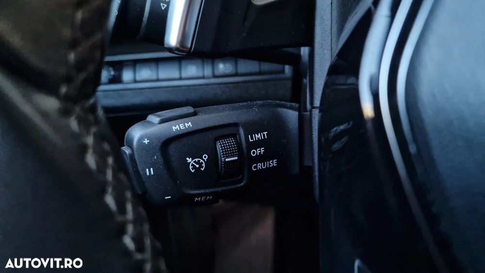 Peugeot 3008 PHEV 300 EAT8 4X4 Allure Pack - 14