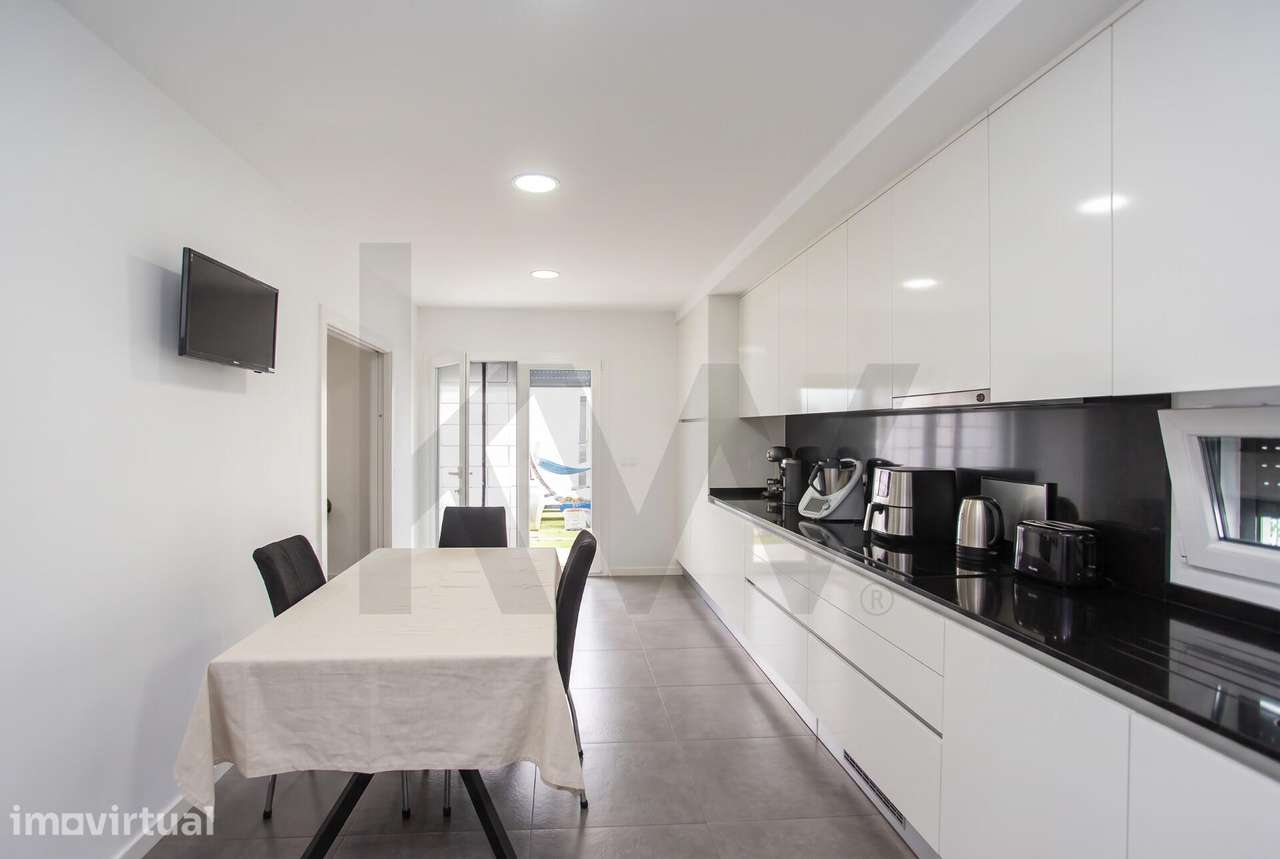 Moradia T3 Térrea com Garagem e Piscina – Fernão Ferro - Grande imagem: 2/30