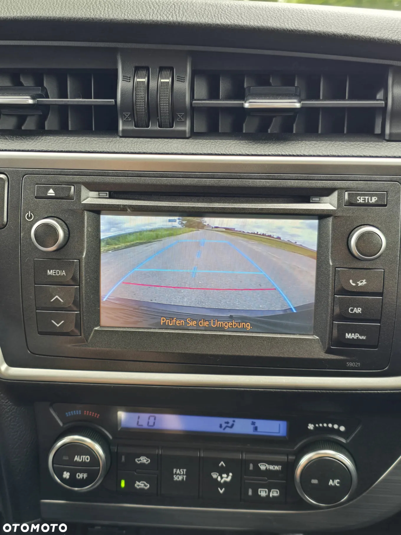 Toyota Auris 1.6 Premium - 17
