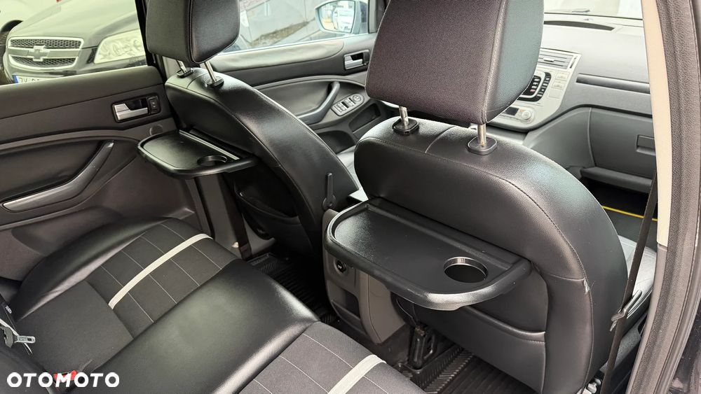 Ford Kuga 2.0 TDCi 2x4 Titanium - 36