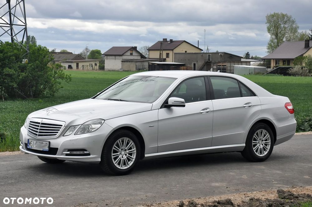 Mercedes-Benz Klasa E 250 CGI BlueEFFICIENCY 7G-TRONIC Elegance - 4