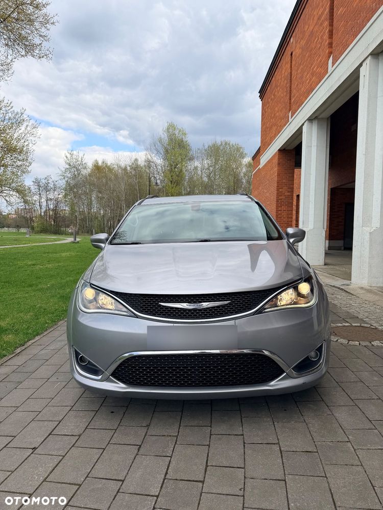 Chrysler Pacifica - 2