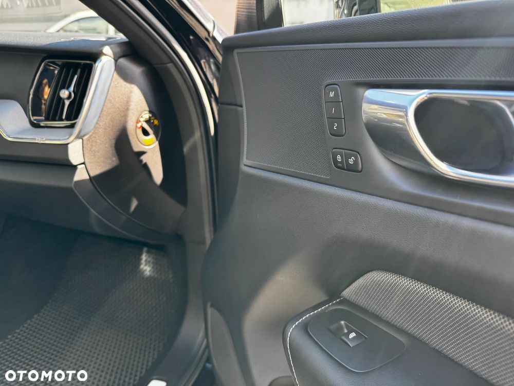 Volvo XC 60 T8 Plug-In Hybrid AWD Polestar Engineered - 13