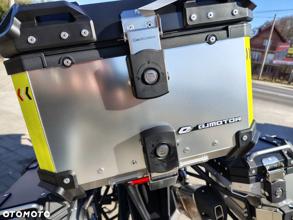 QJMOTOR SRT900S - 19