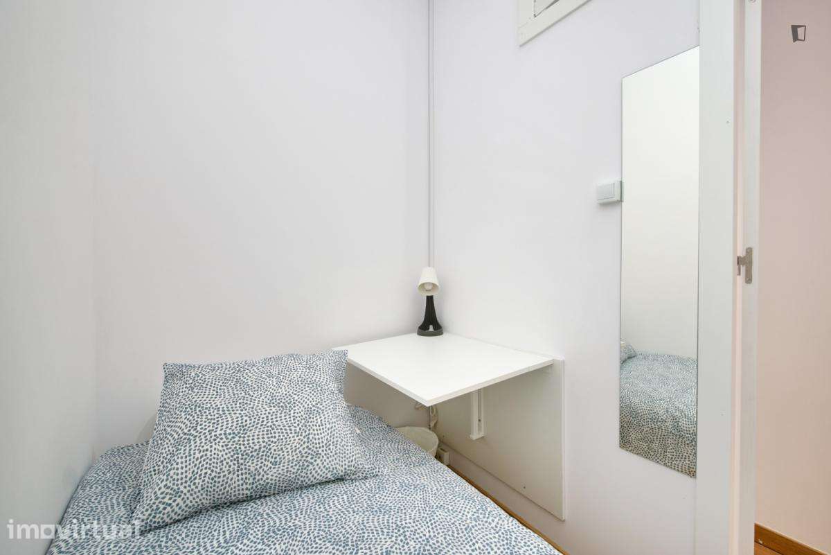 Quarto - localizado em Benfica Lisbon - Grande imagem: 4/25