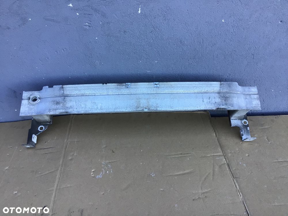 Belka przednia Audi A1 8X0