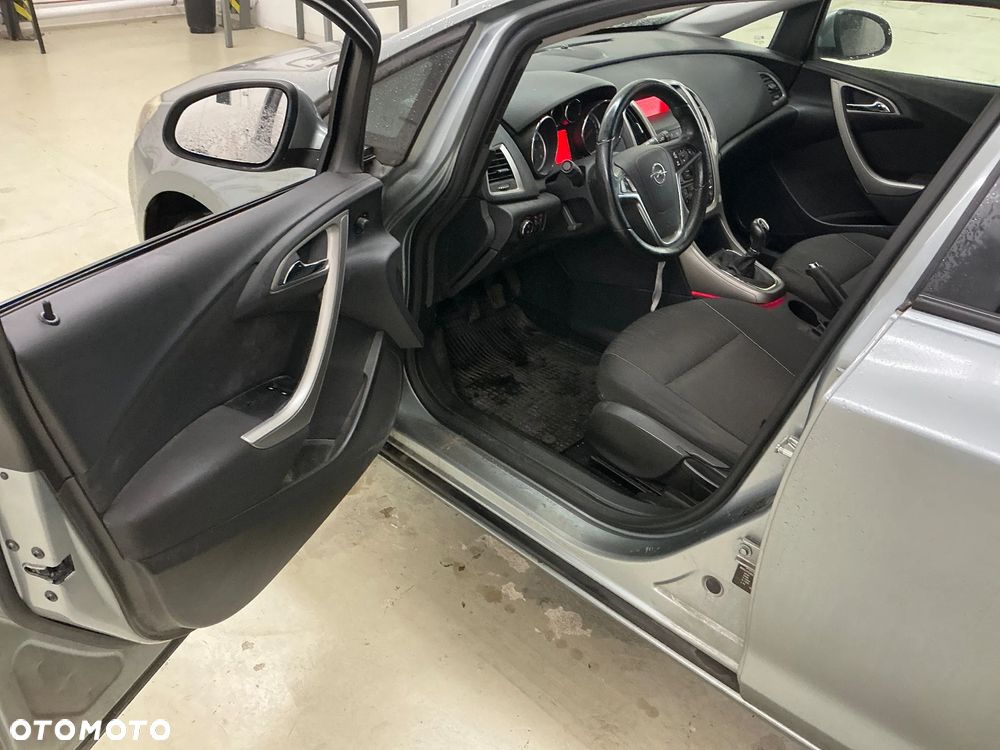 Opel Astra 1.4 Turbo Design Edition - 11