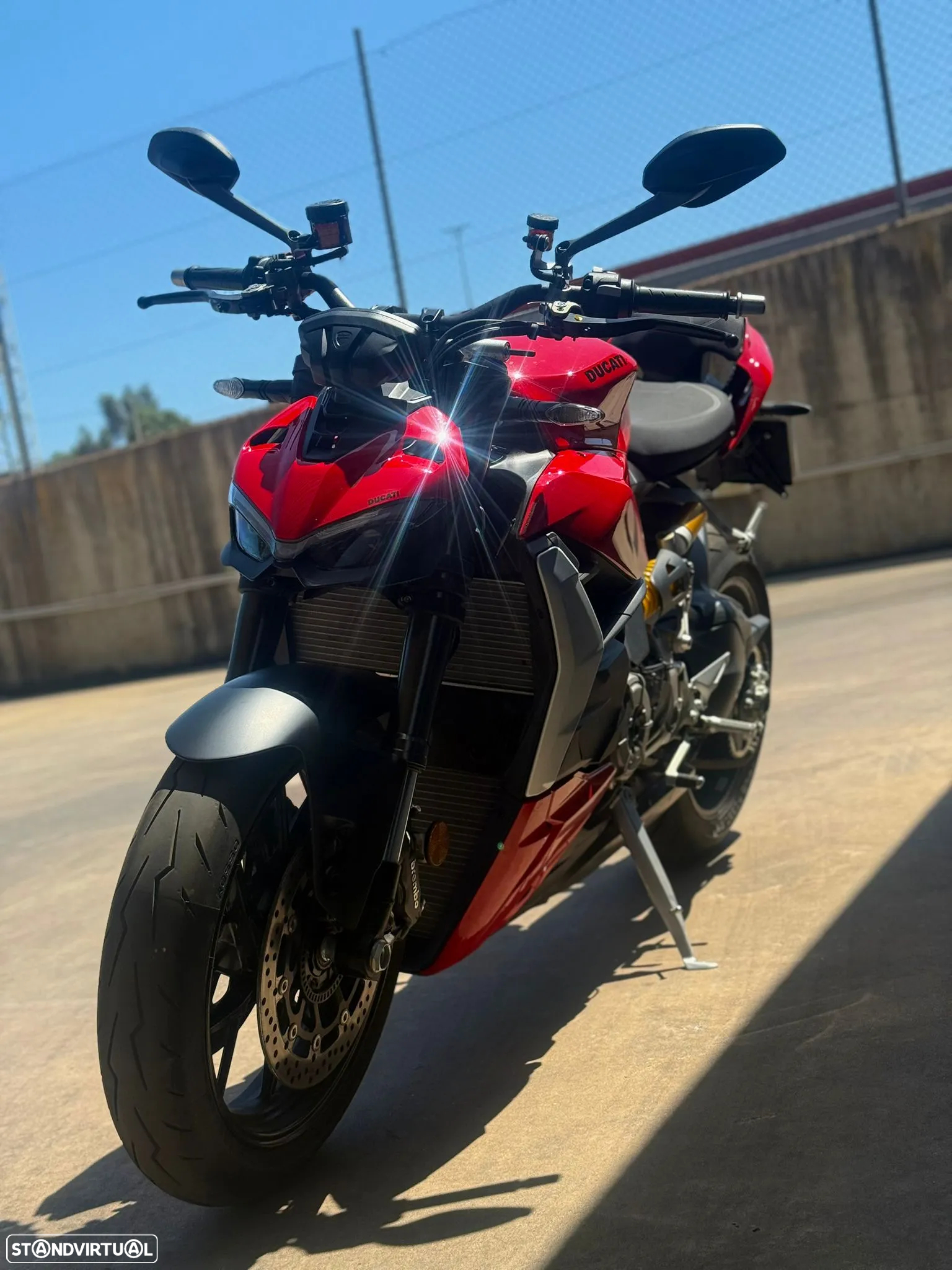 Ducati Streetfighter V2 - 2