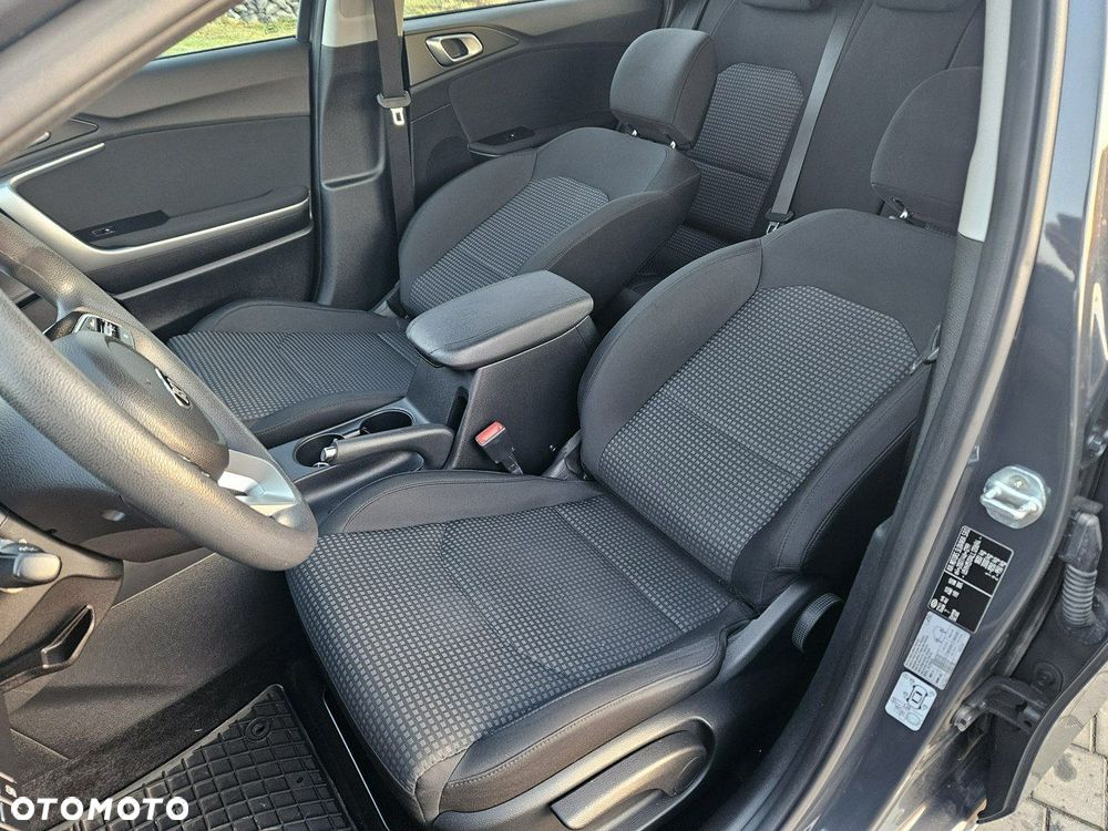 Kia Ceed - 16