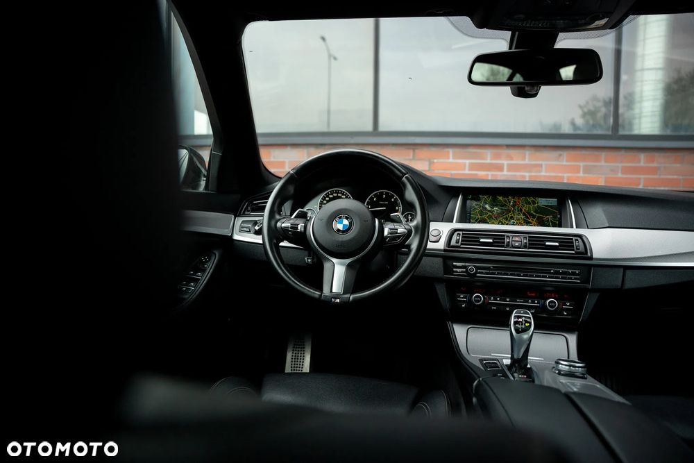 BMW Seria 5 M550d xDrive Sport-Aut - 29