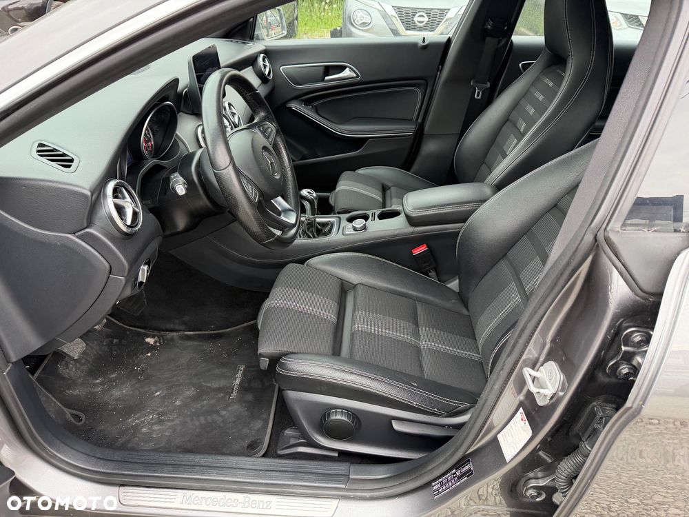 Mercedes-Benz CLA 180 Urban - 30