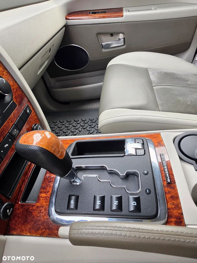 Jeep Grand Cherokee - 34
