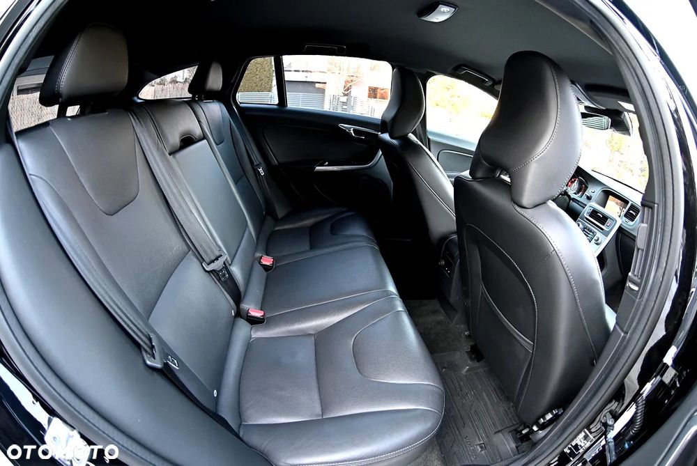 Volvo V60 D4 Geartronic Summum - 36