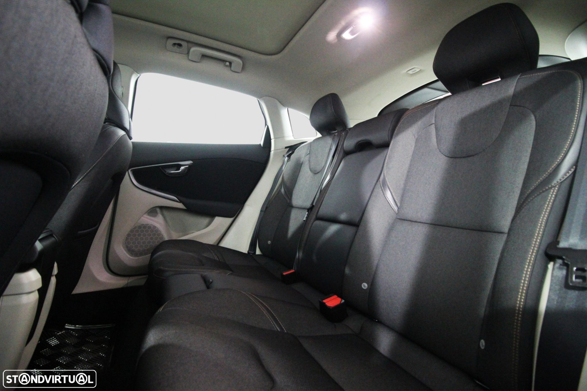 Volvo V40 Cross Country 1.6 D2 Kinetic - 11