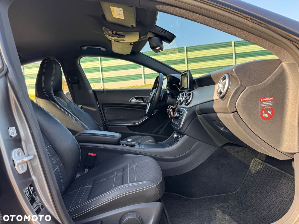 Mercedes-Benz CLA 200 7G-DCT Urban - 35