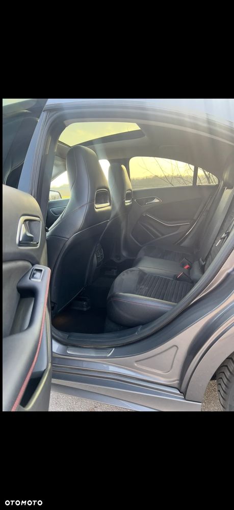 Mercedes-Benz CLA 220 4-Matic AMG Line - 14