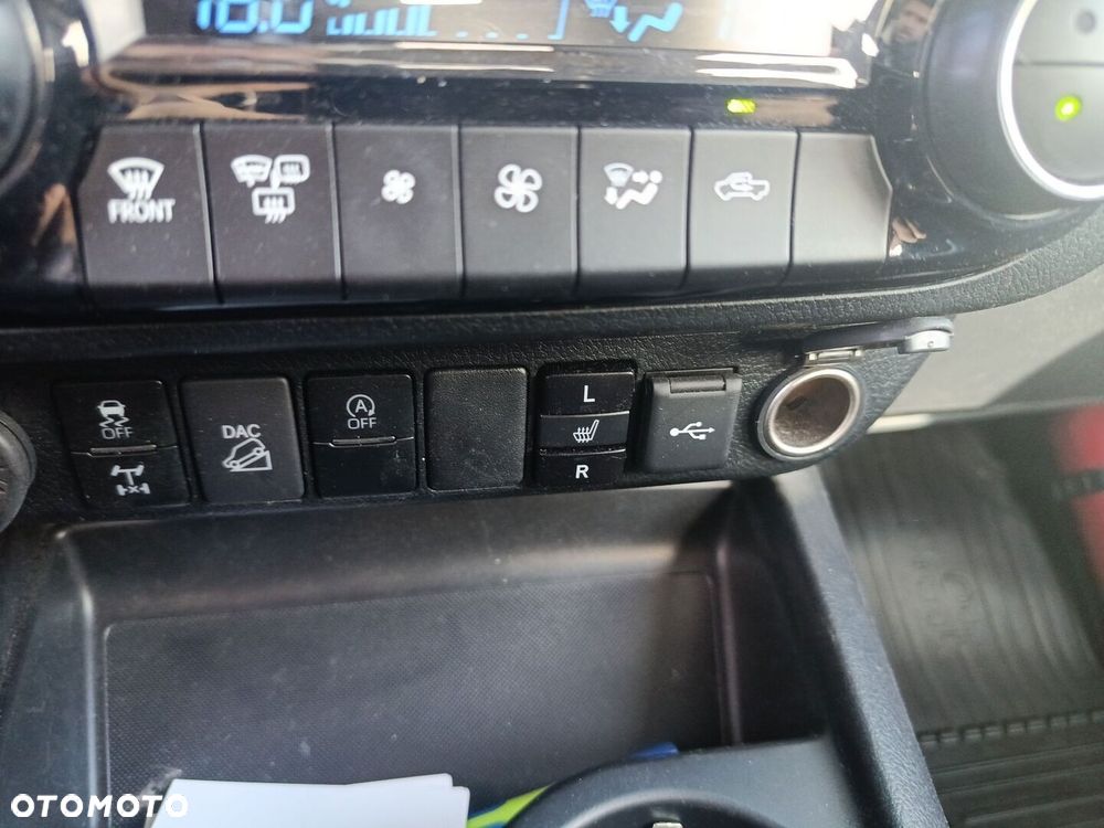 Toyota Hilux - 22