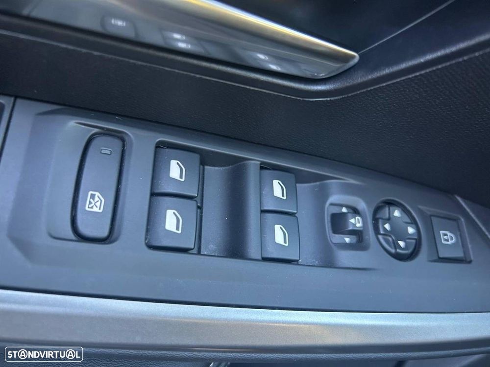 Peugeot 5008 1.2 Hybrid Allure e-DCS6 - 11