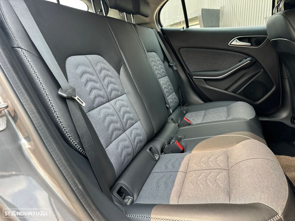 Mercedes-Benz GLA 200 d 7G-DCT Urban - 20