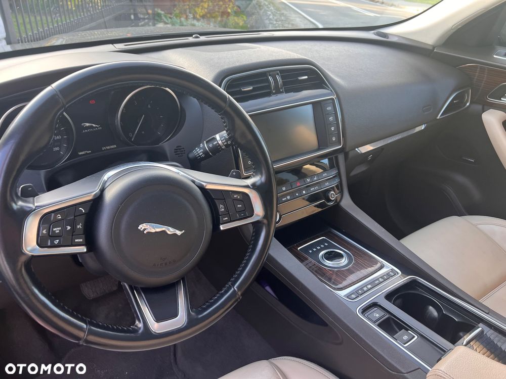 Jaguar F-Pace - 11