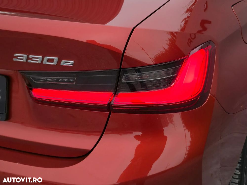 BMW Seria 3 330e iPerformance Luxury Line - 38