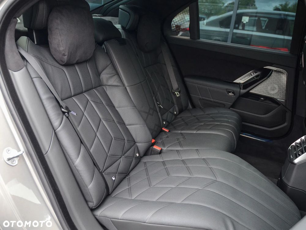 BMW Seria 7 - 37