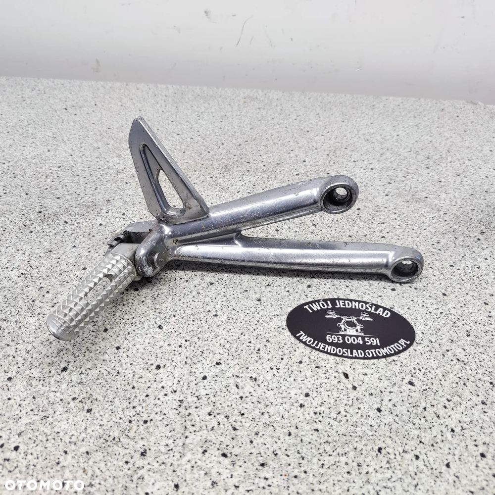 Set prawy tył, podnóżek pasażera Triumph Daytona 675