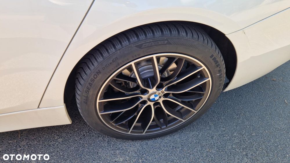 BMW Seria 3 318d DPF Touring - 8