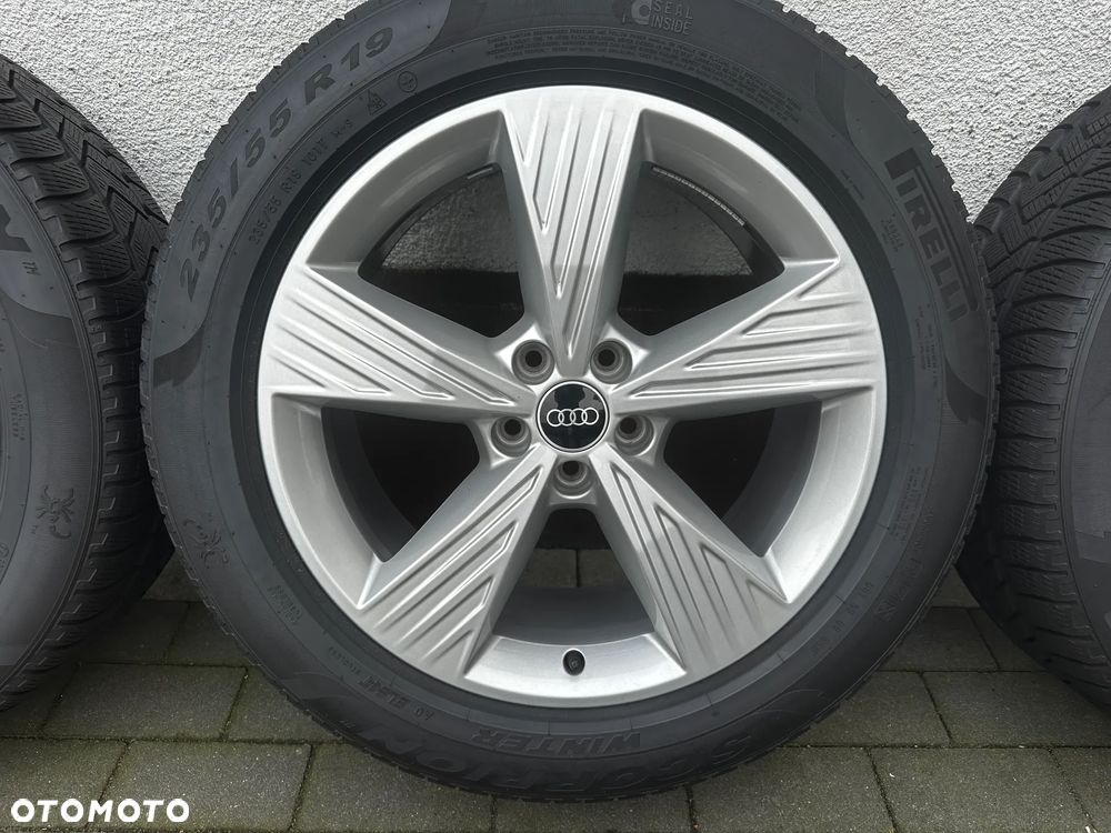 255 50 19 / AUDI Q4 E-Tron / PIRELLI !!! 89A - 5