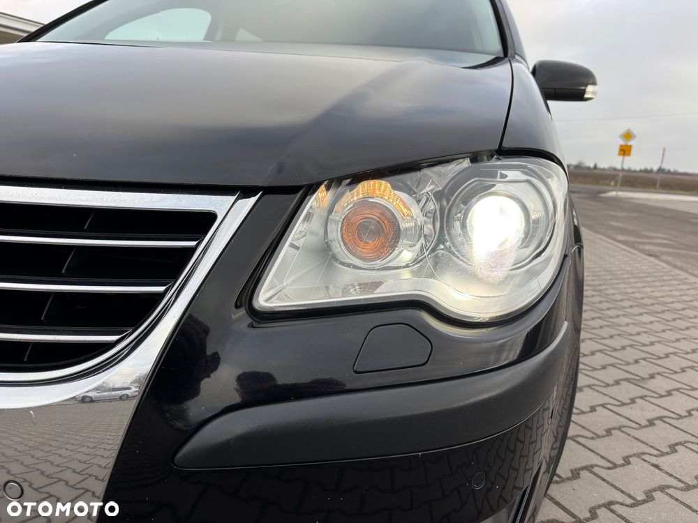 Volkswagen Touran 2.0 TDI DSG Highline - 10