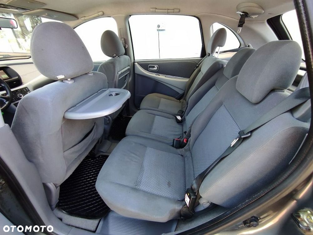 Nissan Almera Tino - 14