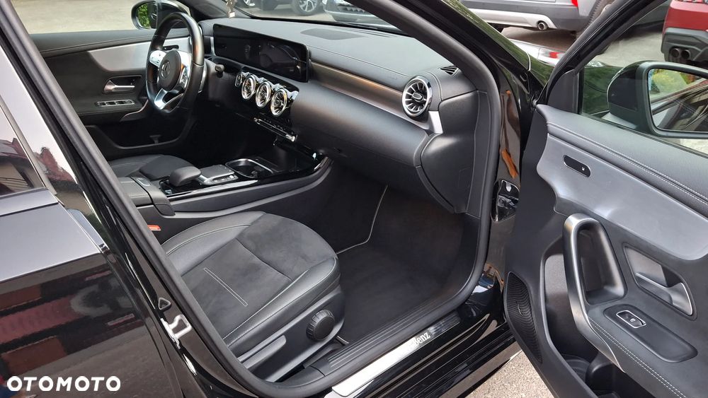 Mercedes-Benz Klasa A 200 7G-DCT Lim Special Edition - 34